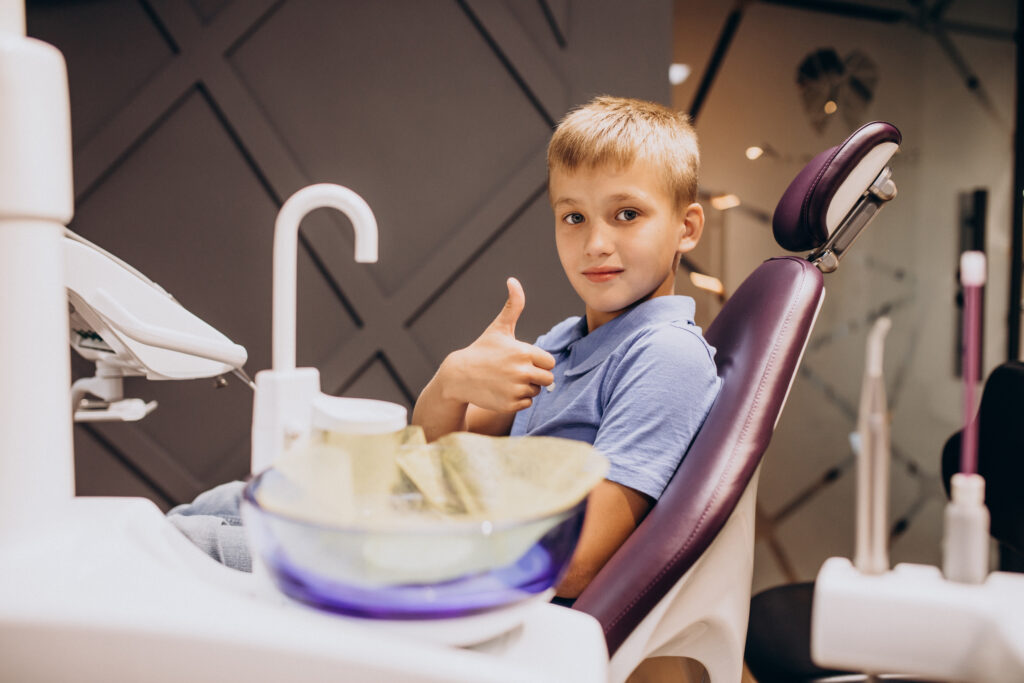 Preparación en casa para visita al dentista - niño con autismo